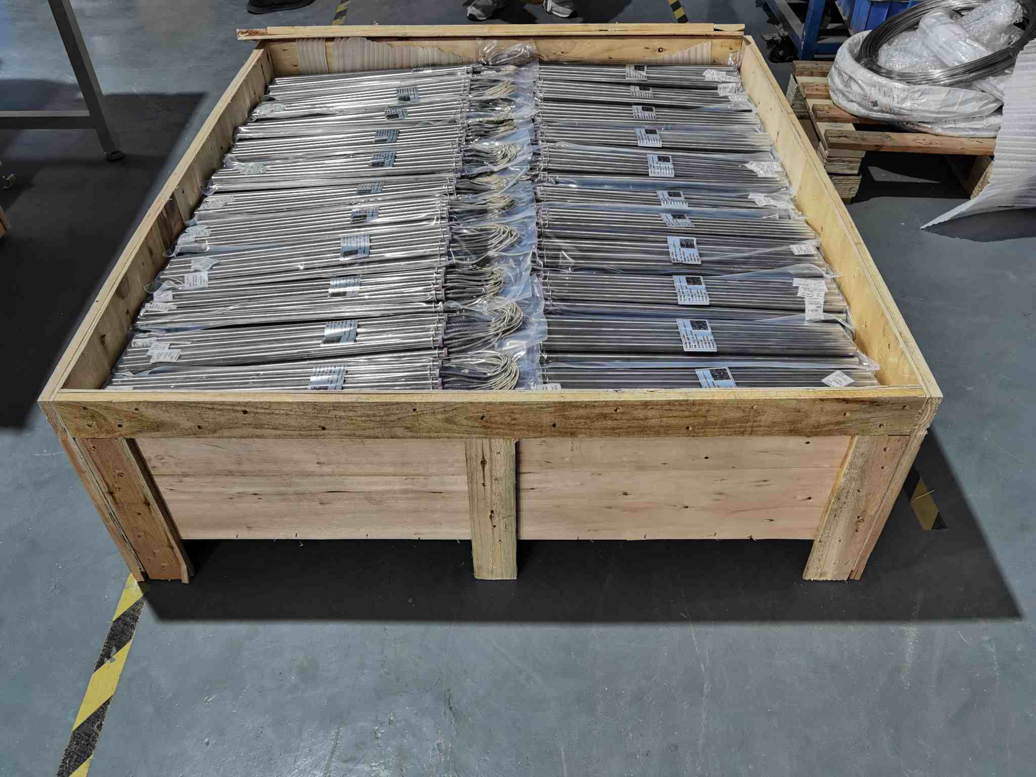 Il nuovo settore dei semiconduttori per il riscaldamento elettrico di Hongda La spedizione in lotti di tubi riscaldanti elettrici a testa singola di fascia alta aiuta la produzione di chip nel controllo preciso della temperatura