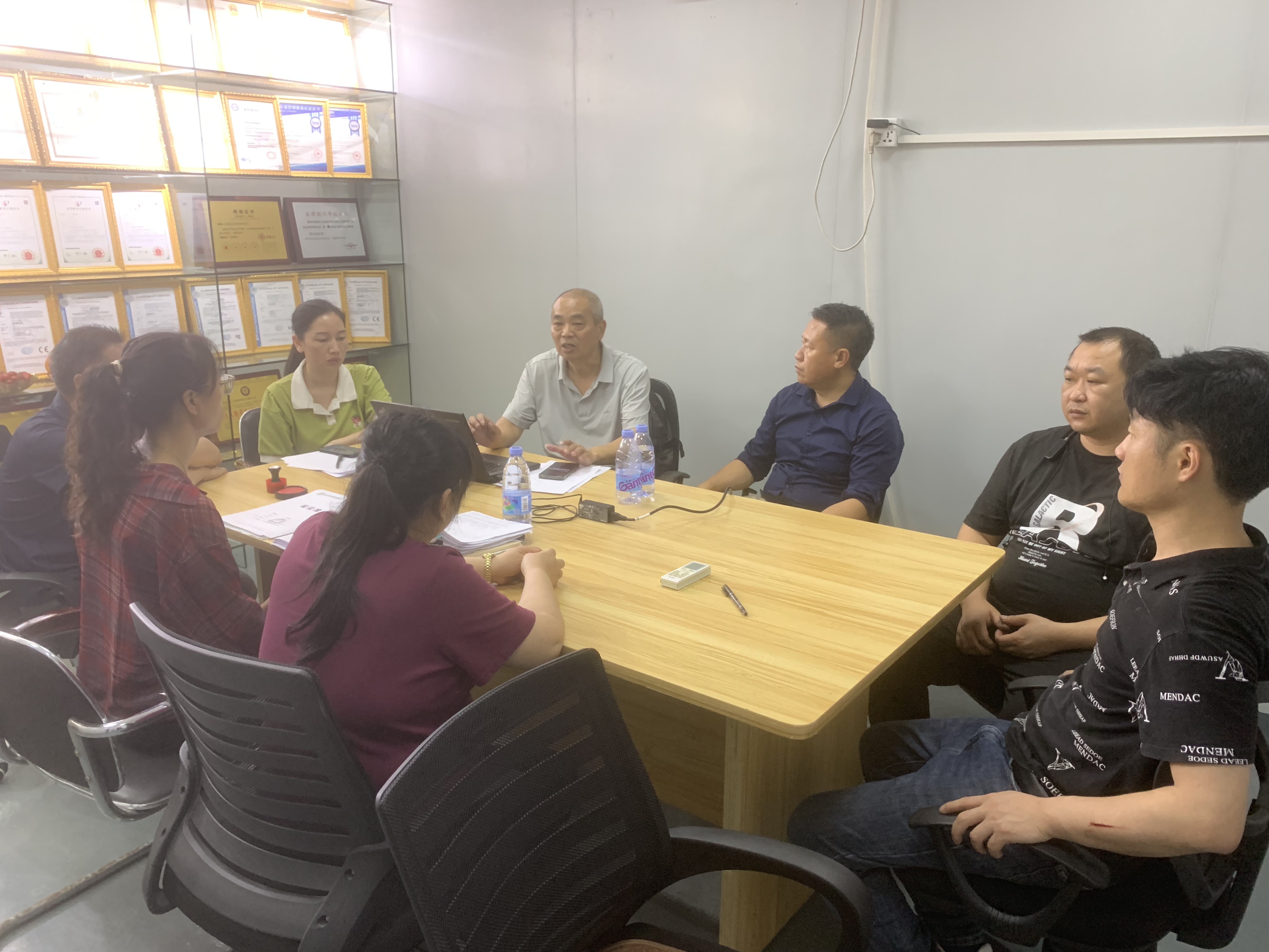 Rafforzare la linea di difesa della qualità e potenziare l'aggiornamento tecnologico: Shenzhen Xinhongda Electric Heating Technology Co., Ltd. conduce formazione interna sulla qualità